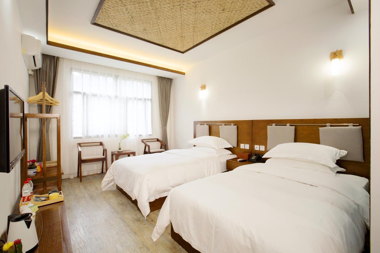 Fenghuang Poshan Inn เฟิ่งหวง ภายนอก รูปภาพ